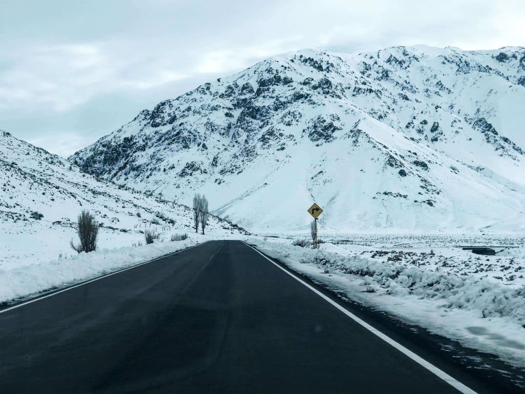 Cidade de Las Leñas em dias de neve.