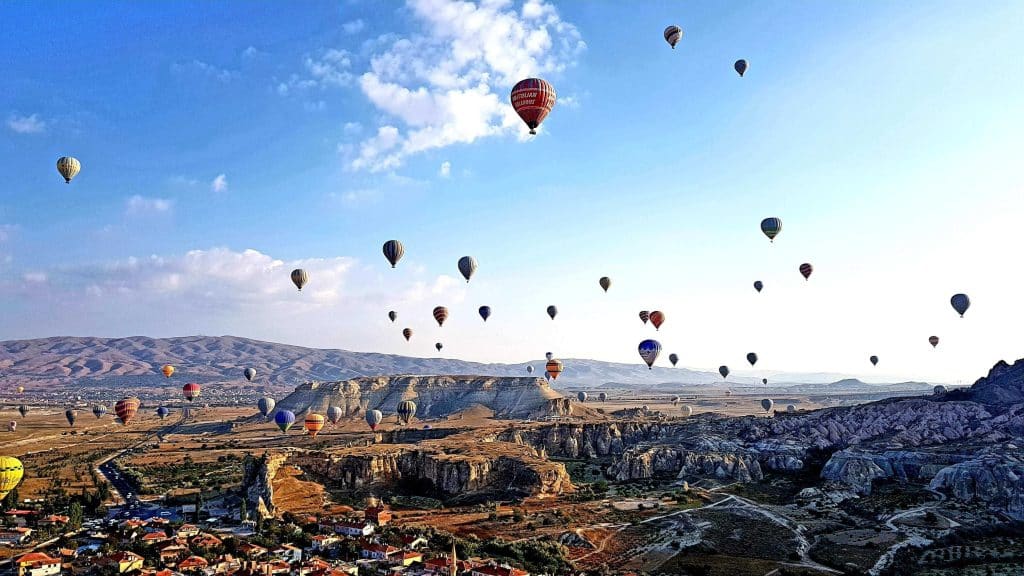 Balões voando na Turquia.